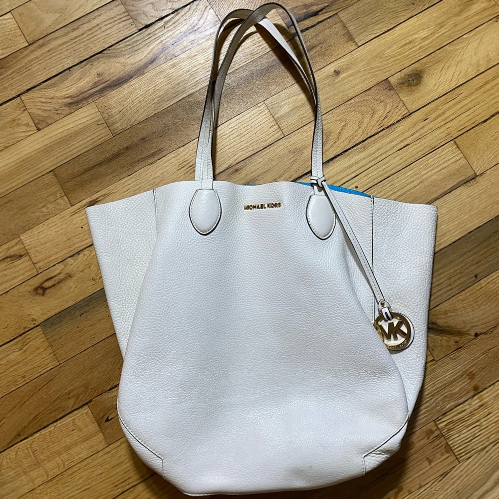 White Michael Kors shoulder bag with blue interior